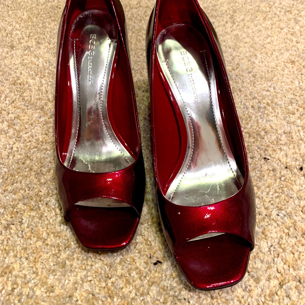 BCBG beautiful red peep toe like new